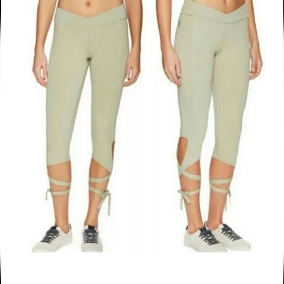 Free People Movement Turnout Boho Wrap Leggings size Medium - Picture 3 of 10